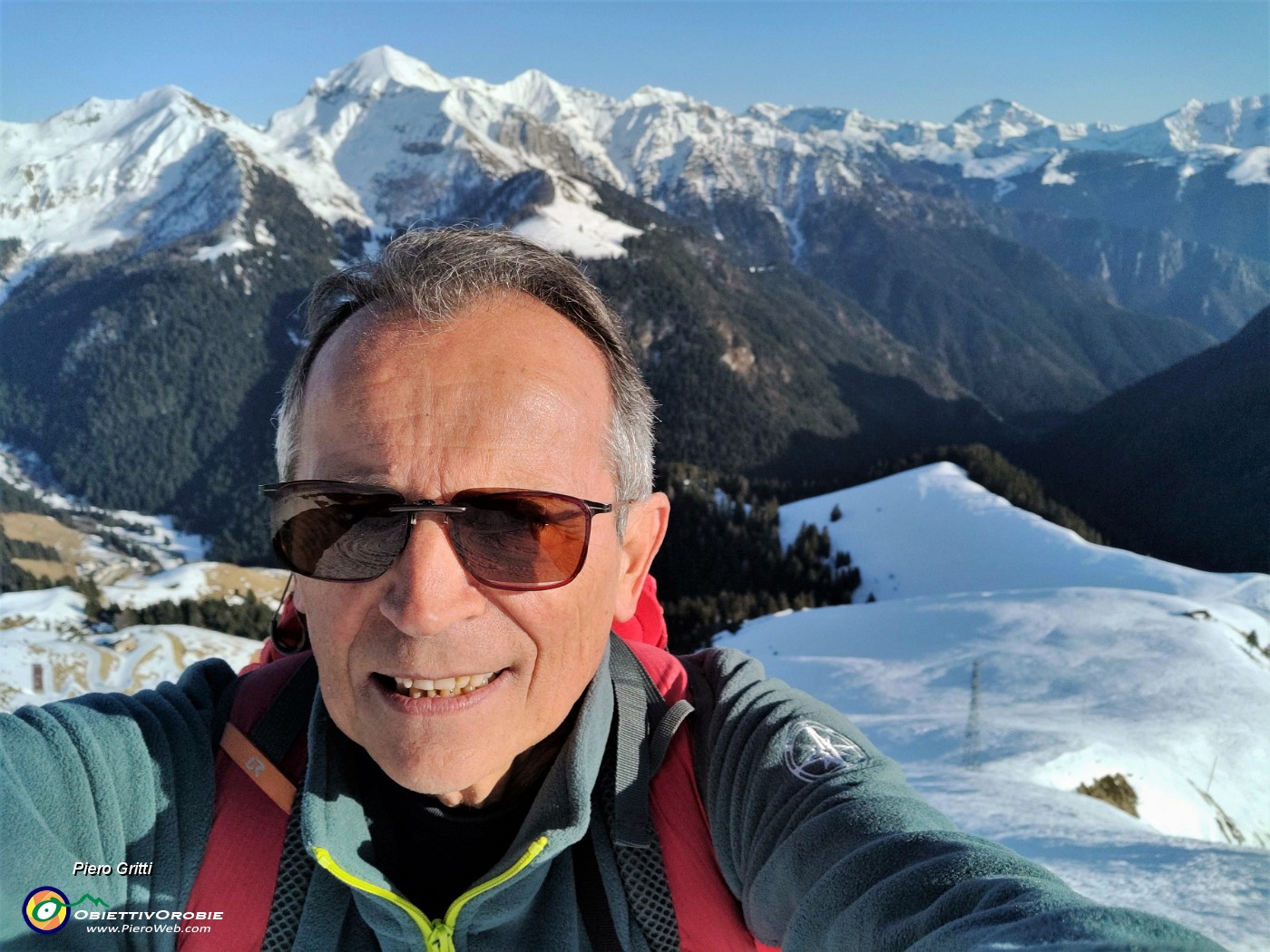 95 Selfie con vista verso le cime (da sx) del  Siltri, Cavallo, Pegherolo....jpg